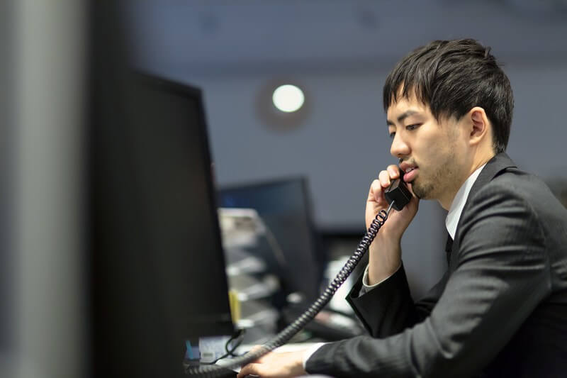 電話での英会話が難しい理由と対策を解説