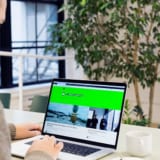 英語のホームページ制作にかかる費用